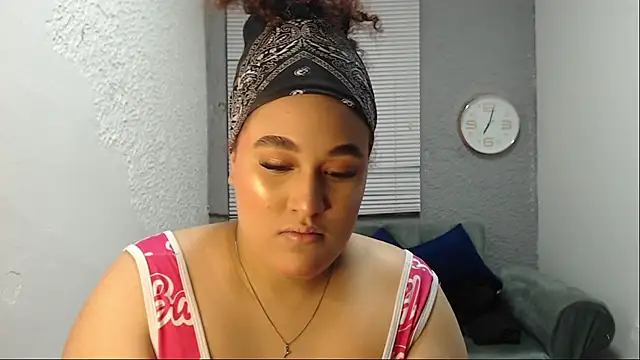 Snapshot of leilasosexy chatting on 8, 6, 2026 leilasosexy online show from 8, 6, 2026