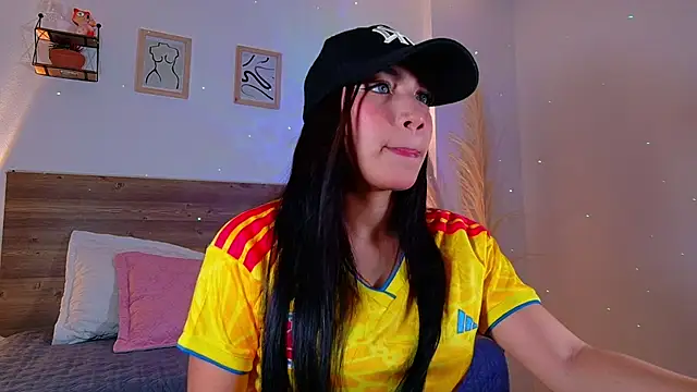Snapshot of _Emmakiss_ chatting on 7, 7, 2026 Emmakiss online show from 7, 7, 2026