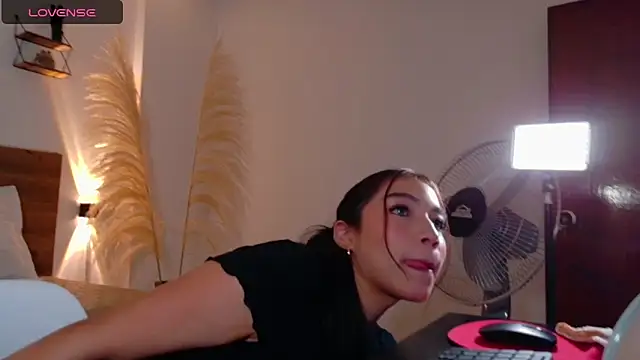 Snapshot of _Emmakiss_ chatting on 12, 6, 2026 Emmakiss online show from 12, 6, 2026