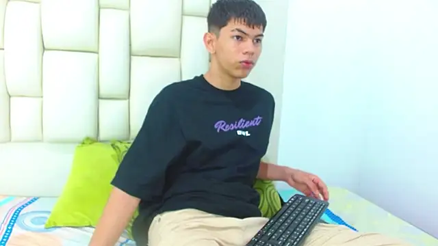 LoganNaughty online show from 3, 6, 2026