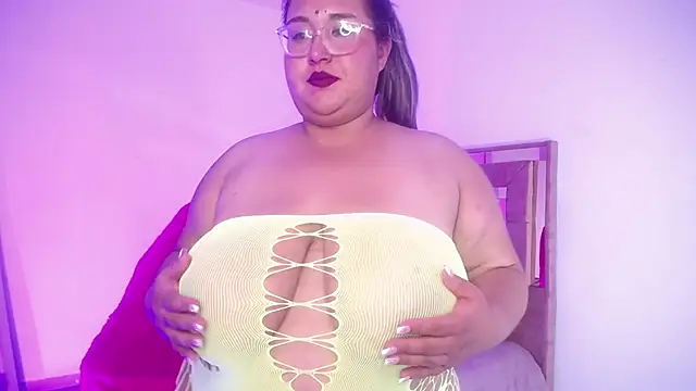 Snapshot of HoneyBunnyBBW chatting on 24, 6, 2026 HoneyBunnyBBW online show from 24, 6, 2026