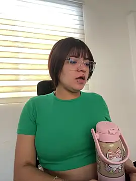 Snapshot of AngieRousse chatting on 17, 7, 2026 AngieRousse online show from 17, 7, 2026