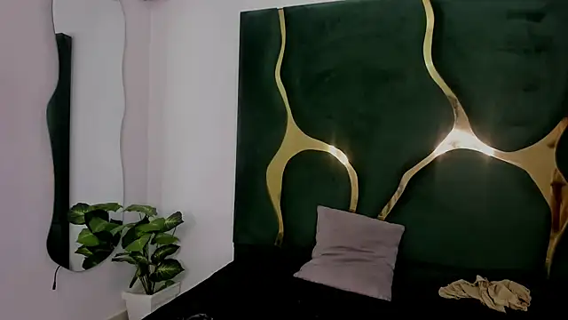 Mila petiteasm online show from 26, 6, 2026