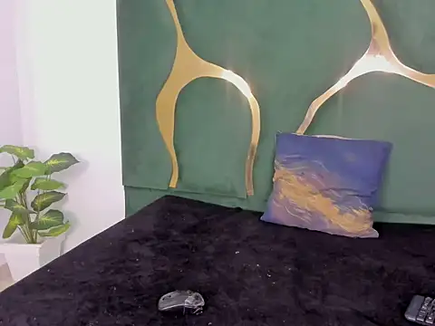 Mila petiteasm online show from 15, 6, 2026