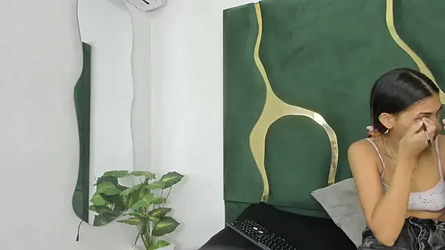 Mila petiteasm online show from 9, 7, 2026