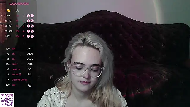 Snapshot of Oxcy_Secret chatting on 4, 7, 2026 Oxcy Secret online show from 4, 7, 2026