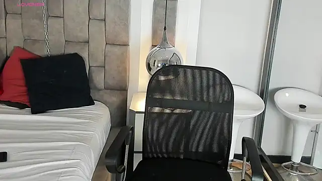 Snapshot of LucasThomson_ chatting on 18, 7, 2026 LucasThomson online show from 18, 7, 2026