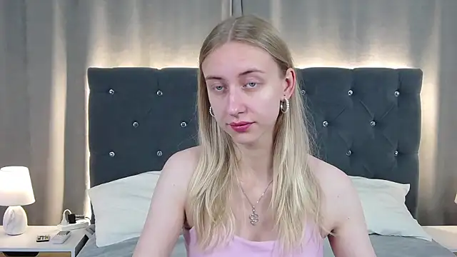 Snapshot of LirienVexx chatting on 8, 7, 2026 LirienVexx online show from 8, 7, 2026