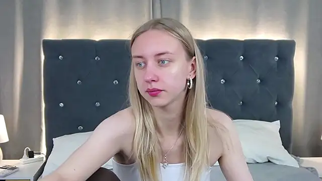 Snapshot of LirienVexx chatting on 4, 7, 2026 LirienVexx online show from 4, 7, 2026