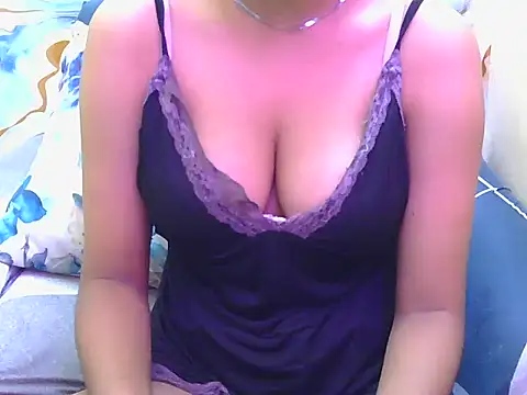 Snapshot of hot-ayra chatting on 8, 7, 2026 hot-ayra online show from 8, 7, 2026