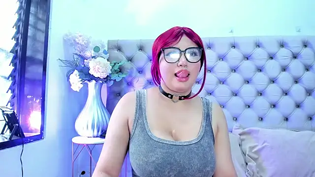 Snapshot of NaomiWhite_ chatting on 8, 7, 2026 NaomiWhite online show from 8, 7, 2026