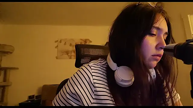 Snapshot of RosieBonbon chatting on 4, 6, 2026 RosieBonbon online show from 4, 6, 2026