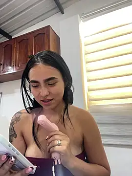Snapshot of Sara_fernandez- chatting on 9, 7, 2026 Sara fernandez- online show from 9, 7, 2026