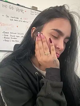 Snapshot of Sara_fernandez- chatting on 25, 6, 2026 Sara fernandez- online show from 25, 6, 2026