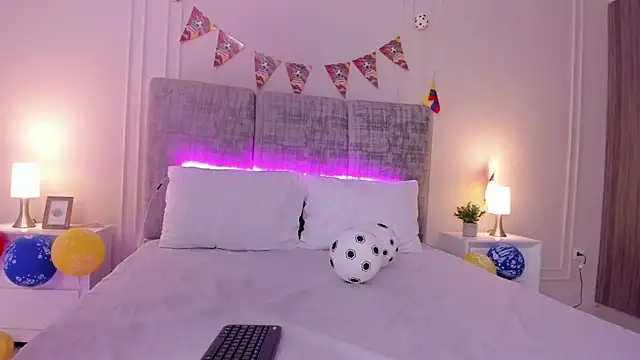 Emma-Velez online show from 25, 6, 2026