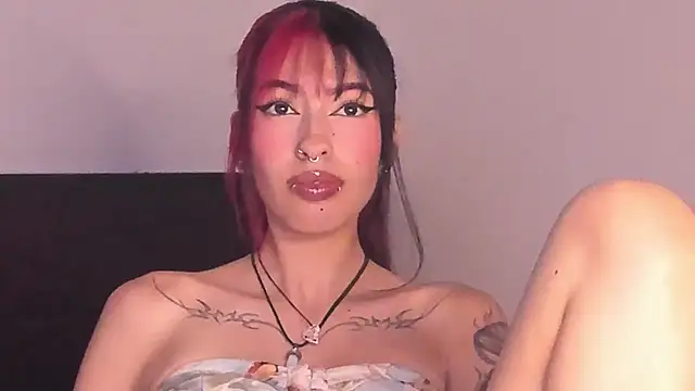 Snapshot of EvaBenely_ chatting on 3, 8, 2026 EvaBenely online show from 3, 8, 2026