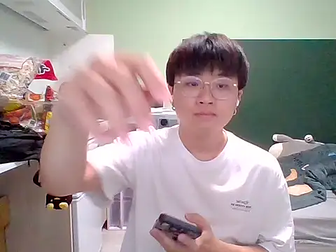 Snapshot of Yang_571 chatting on 11, 6, 2026 Yang 571 online show from 11, 6, 2026