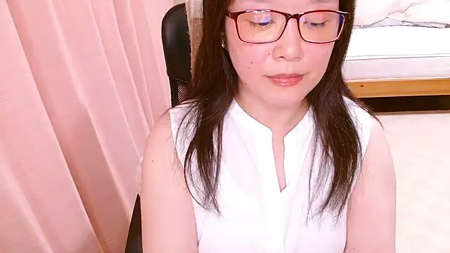 Snapshot of LENA-xo chatting on 9, 6, 2026 LENA-xo online show from 9, 6, 2026