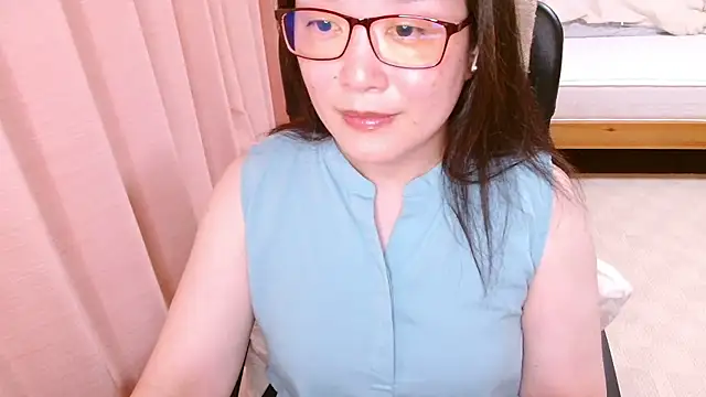 Snapshot of LENA-xo chatting on 10, 7, 2026 LENA-xo online show from 10, 7, 2026