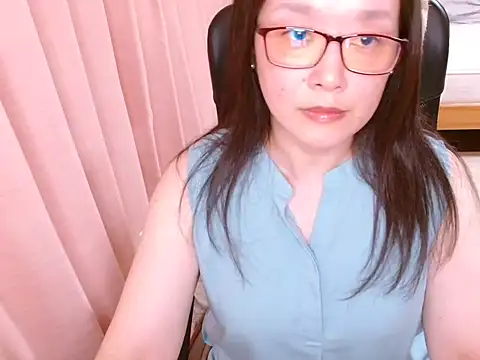 Snapshot of LENA-xo chatting on 12, 6, 2026 LENA-xo online show from 12, 6, 2026