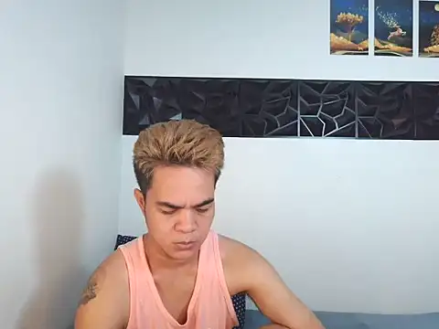 Snapshot of yourmikexxx chatting on 5, 7, 2026 yourmikexxx online show from 5, 7, 2026