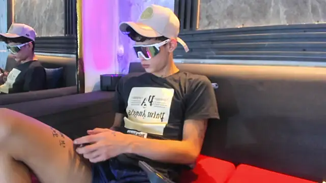 Snapshot of Brianhot0F chatting on 18, 6, 2026 Brianhot0F online show from 18, 6, 2026