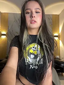 Tinakitten online show from 13, 6, 2026