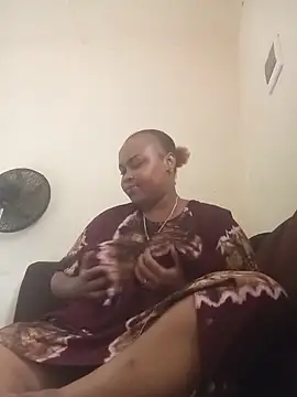 Snapshot of queen_with_ chatting on 8, 6, 2026 queen with online show from 8, 6, 2026