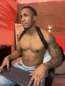 Snapshot of LoganVarela chatting on 10, 7, 2026 LoganVarela online show from 10, 7, 2026