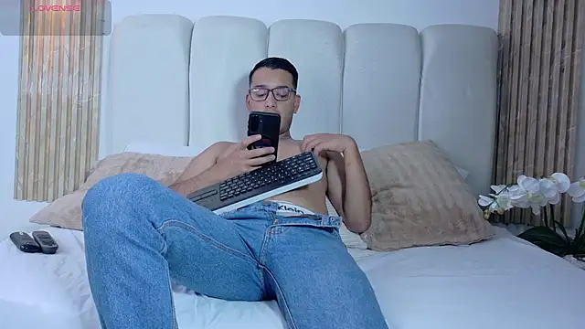 Snapshot of Thiago_Stone1 chatting on 11, 7, 2026 Thiago Stone1 online show from 11, 7, 2026