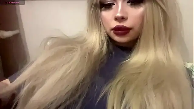 Snapshot of moonluv33 chatting on 25, 7, 2026 moonluv33 online show from 25, 7, 2026