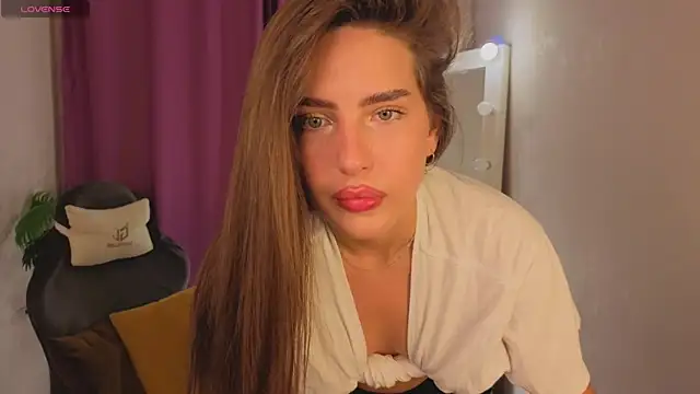 Snapshot of Bella__Kallen chatting on 7, 7, 2026 Bella Kallen online show from 7, 7, 2026