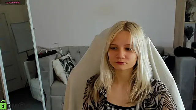Snapshot of Bunny_Elsy chatting on 10, 6, 2026 Bunny Elsy online show from 10, 6, 2026