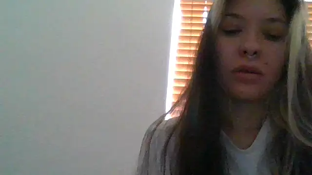 Snapshot of gothbaby3055 chatting on 9, 7, 2026 gothbaby3055 online show from 9, 7, 2026