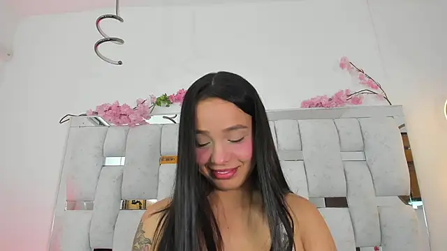 Luna Juicyberry online show from 10, 6, 2026