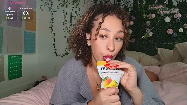 LyraCovee online show from 18, 6, 2026