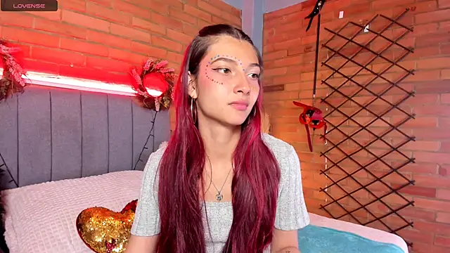 Snapshot of Emma_belley chatting on 7, 7, 2026 Emma belley online show from 7, 7, 2026