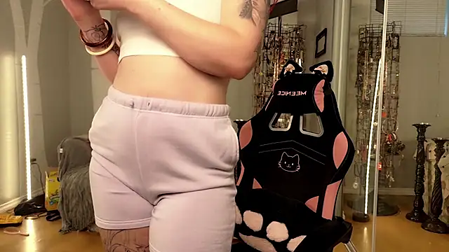 youngmilfBlossom online show from 9, 7, 2026