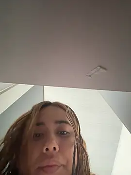 Snapshot of Issie_01 chatting on 28, 6, 2026 Issie 01 online show from 28, 6, 2026