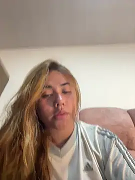 Snapshot of Issie_01 chatting on 30, 6, 2026 Issie 01 online show from 30, 6, 2026