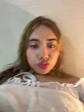 Snapshot of Issie_01 chatting on 16, 6, 2026 Issie 01 online show from 16, 6, 2026