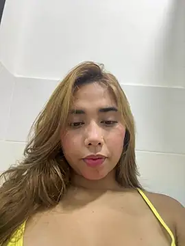 Snapshot of Issie_01 chatting on 5, 7, 2026 Issie 01 online show from 5, 7, 2026