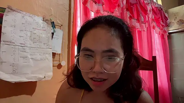 Snapshot of justhatsuse chatting on 7, 6, 2026 justhatsuse online show from 7, 6, 2026