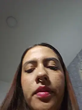 Snapshot of mile_latina chatting on 17, 6, 2026 mile latina online show from 17, 6, 2026