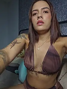 Snapshot of mile_latina chatting on 13, 7, 2026 mile latina online show from 13, 7, 2026