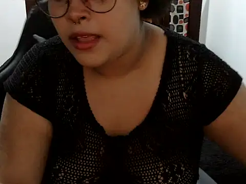 Snapshot of Lolacurly69 chatting on 17, 6, 2026 Lolacurly69 online show from 17, 6, 2026
