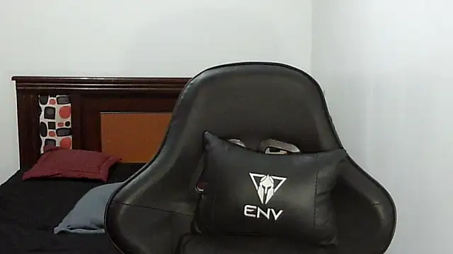 Snapshot of Lolacurly69 chatting on 2, 7, 2026 Lolacurly69 online show from 2, 7, 2026