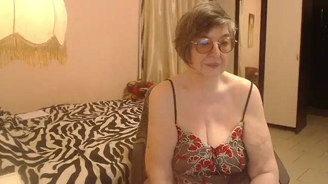 Snapshot of Sharon_Amore chatting on 28, 11, 2025 Sharon Amore online show from 28, 11, 2025