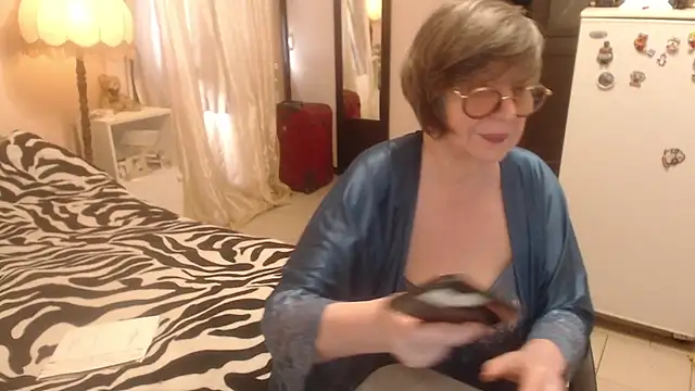 Sharon Amore online show from 5, 7, 2026