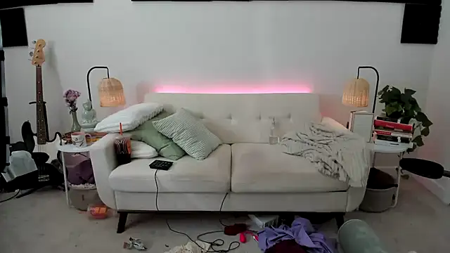 itschloelaurent online show from 17, 6, 2026